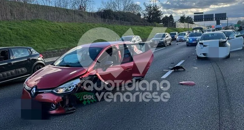 INCIDENTE IN TANGENZIALE A COLLEGNO - Scontro fra otto veicoli: due feriti e code chilometriche - FOTO