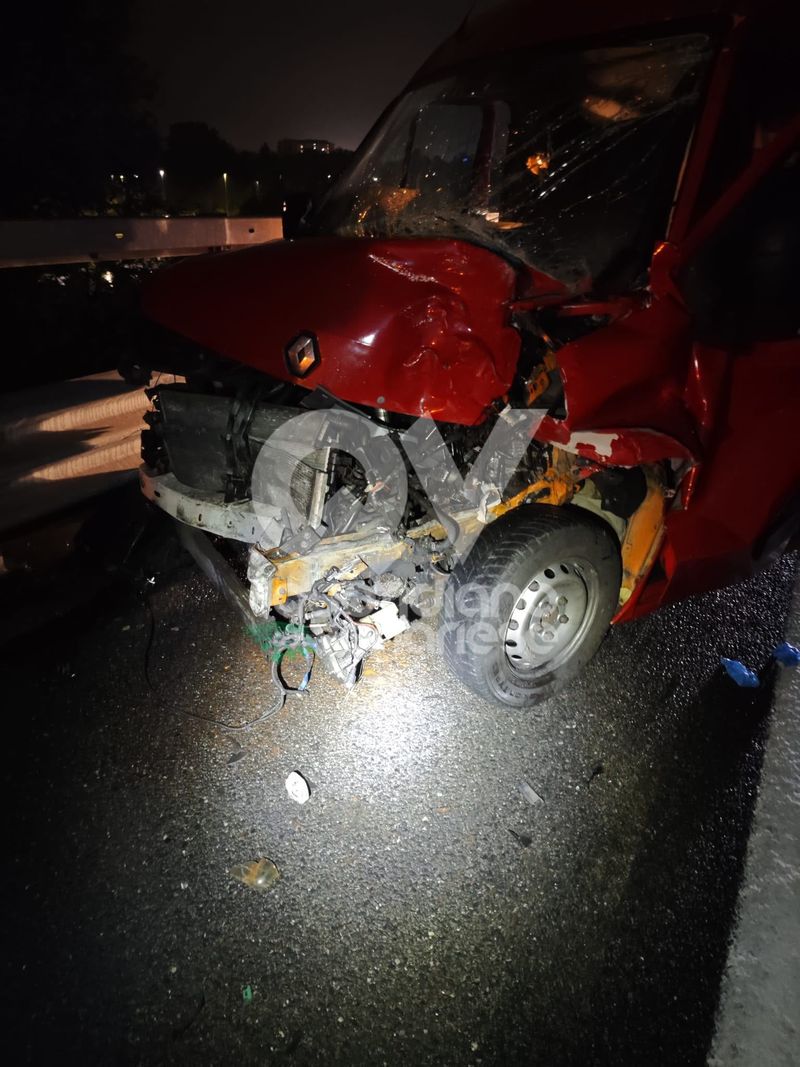 INCIDENTE IN TANGENZIALE A COLLEGNO - Scontro fra tre veicoli: tre persone ferite, rallentamenti e code