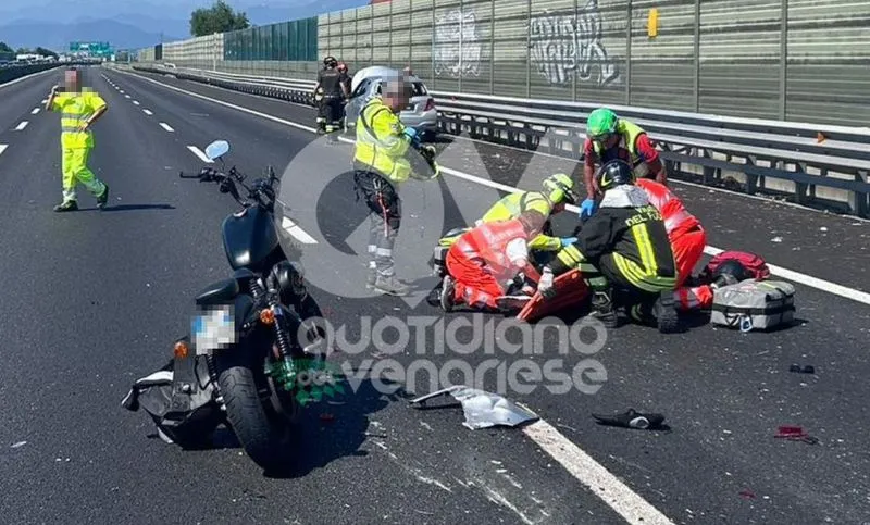 ENNESIMO INCIDENTE IN TANGENZIALE - Auto contro moto all'altezza di Savonera: centauro ferito - FOTO