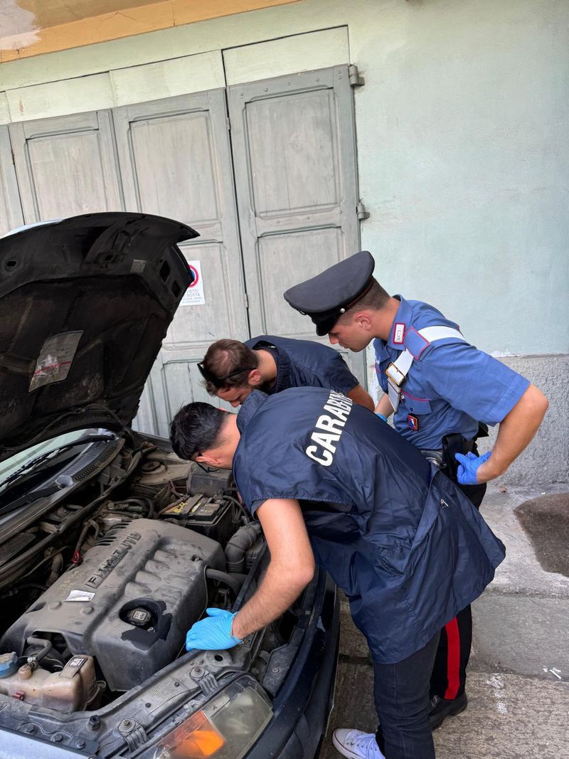 L'autolavaggio con quattro operai «in nero»: i Carabinieri denunciano 61enne di COLLEGNO
