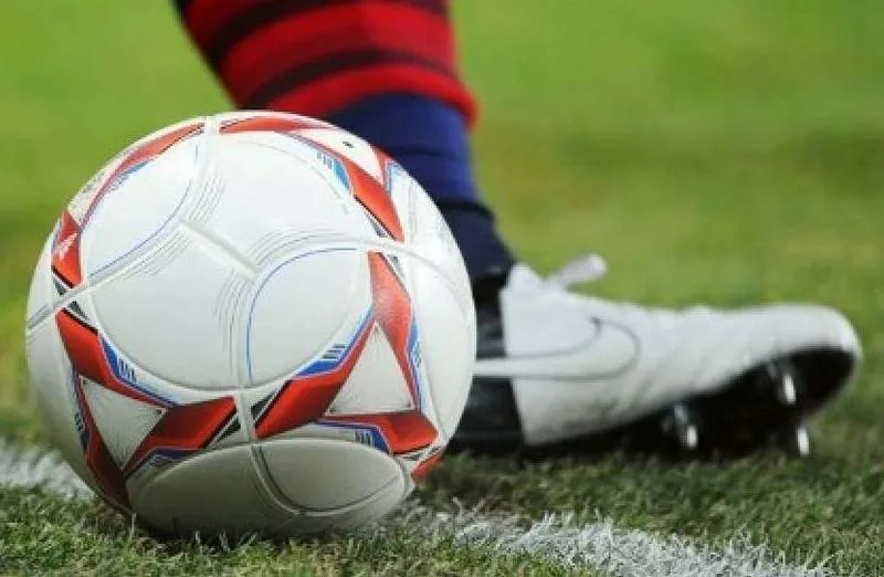 FOLLIA A COLLEGNO - Padre picchia il portiere della squadra avversaria: frattura dello zigomo e del malleolo