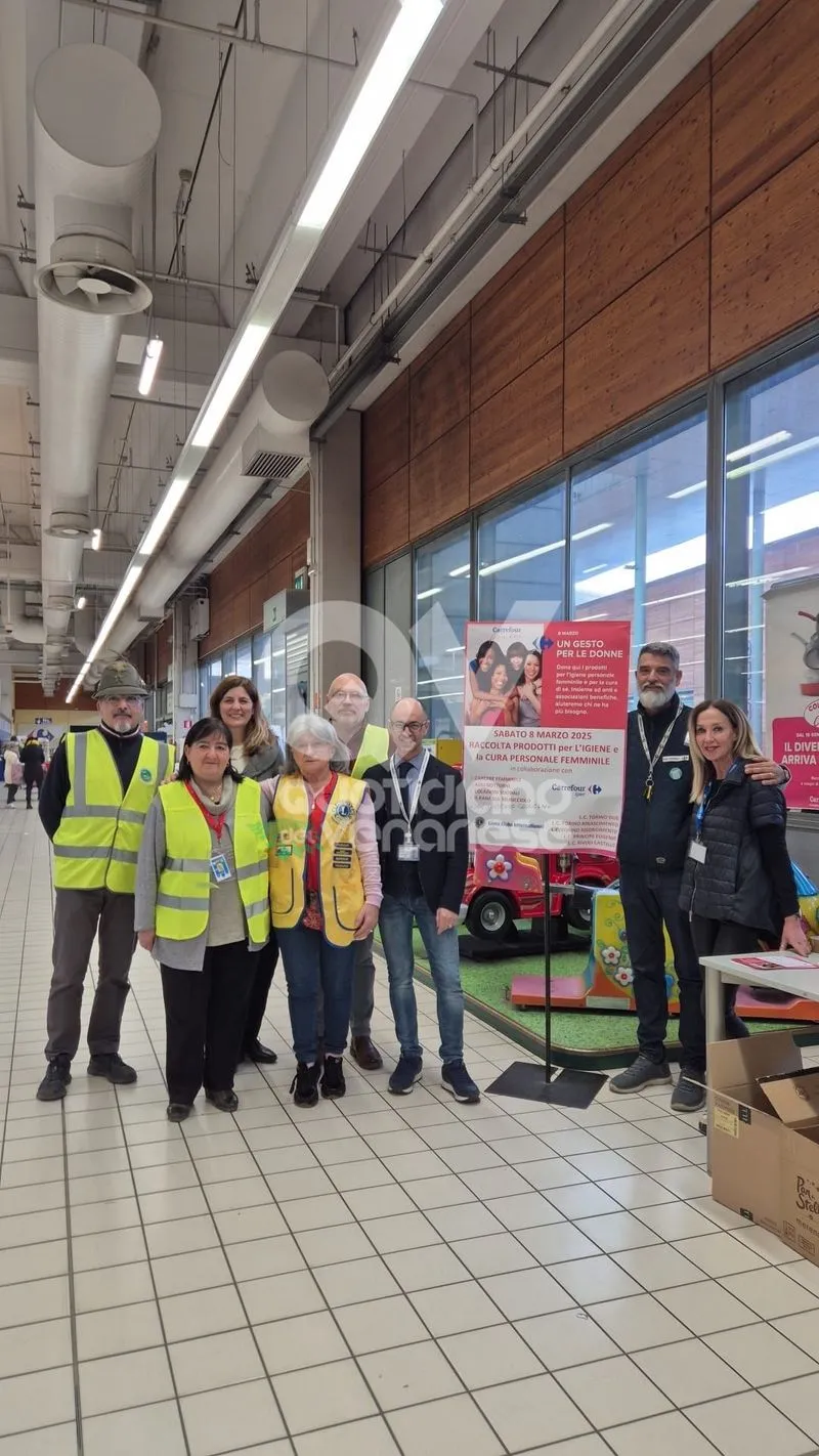 COLLEGNO - Successo per la raccolta di beneficenza «Un gesto per le donne» a cura dei Lions - FOTO