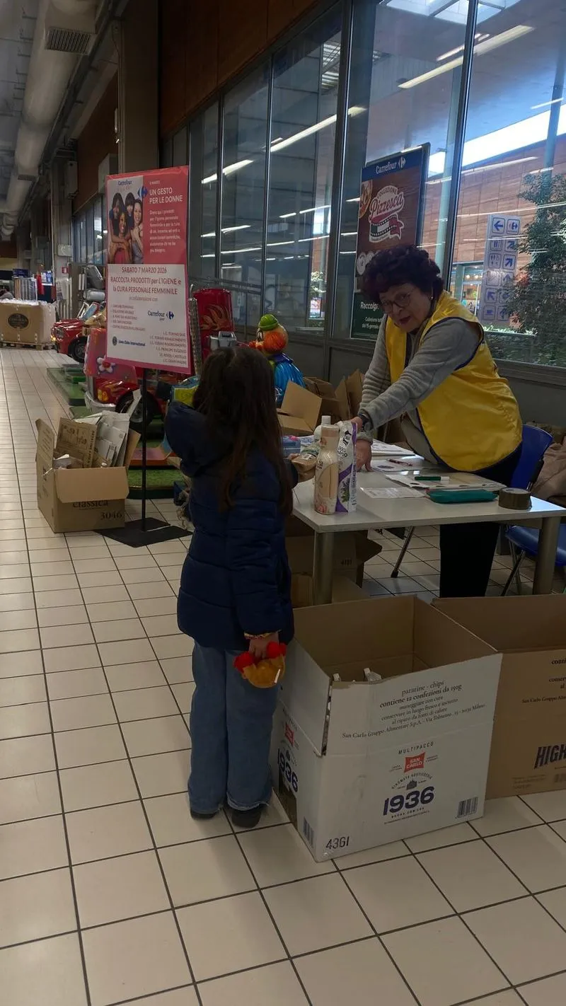 COLLEGNO - Successo per l'evento «Un gesto per le donne» dei Lions: raccolti 426 prodotti l'igiene e la cura