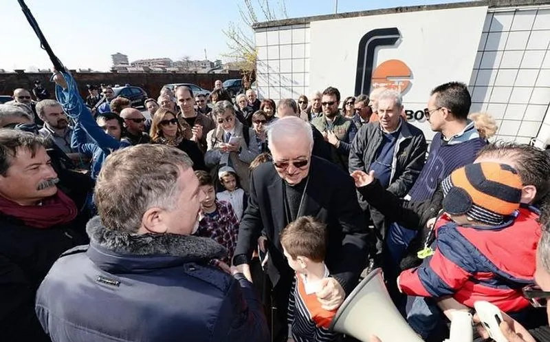 COLLEGNO - Morte Arcivescovo emerito Cesare Nosiglia: quando venne alla Agrati per schierarsi al fianco dei lavoratori