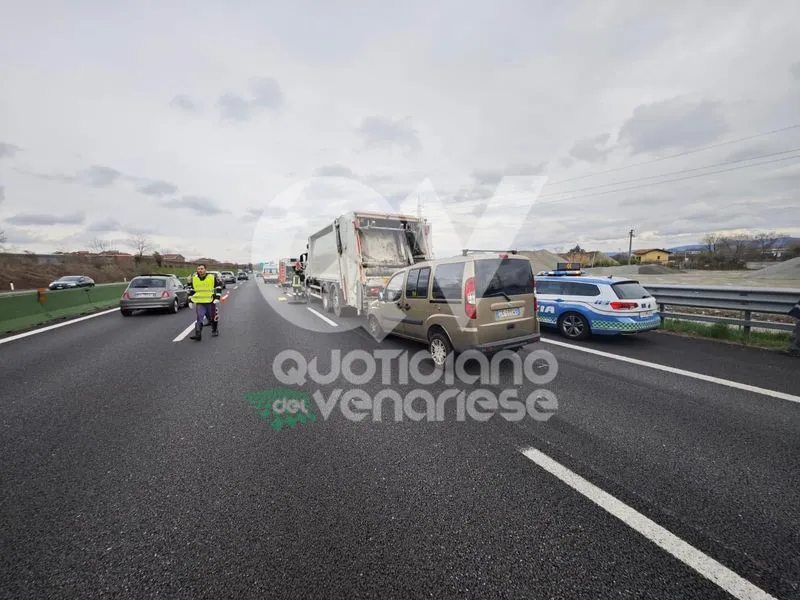 INCIDENTE IN TANGENZIALE TRA COLLEGNO E VENARIA - Scontro fra cinque mezzi: due feriti - FOTO