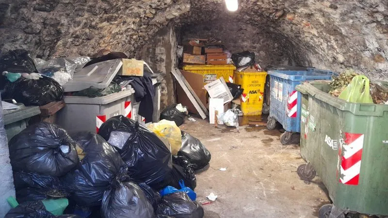 CUORGNE' - Era diventata una discarica: chiude definitivamente l'isola ecologica di via Trieste - FOTO
