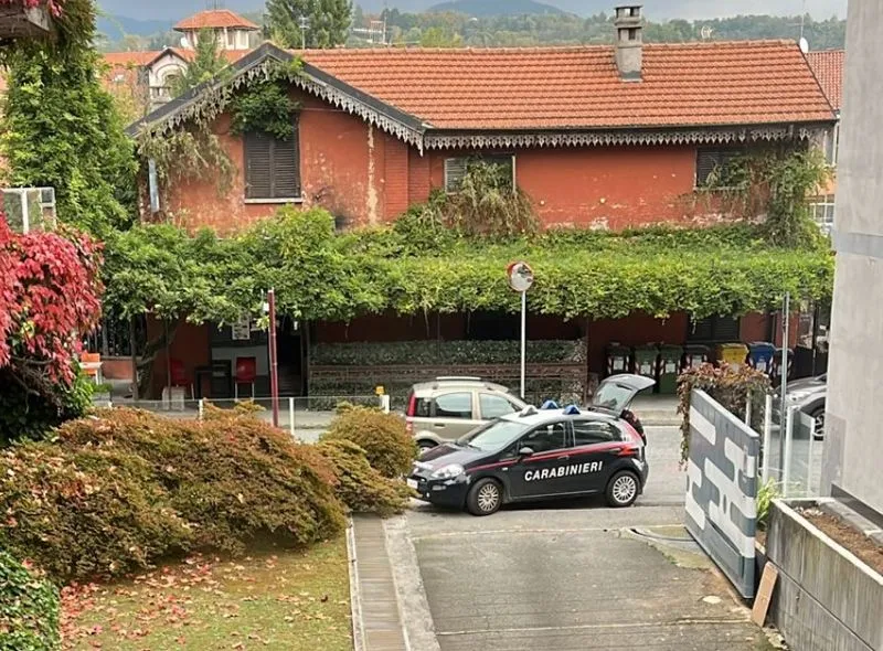 CUORGNE' - Rubano «Gratta e Vinci» per 300 euro da una tabaccheria: ladri inseguiti (e presi) in pieno centro