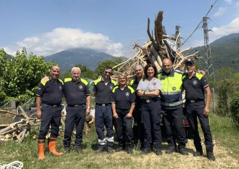 CUORGNE' - Tronchi contro i ponti del Gallenca: rimossi dai volontari