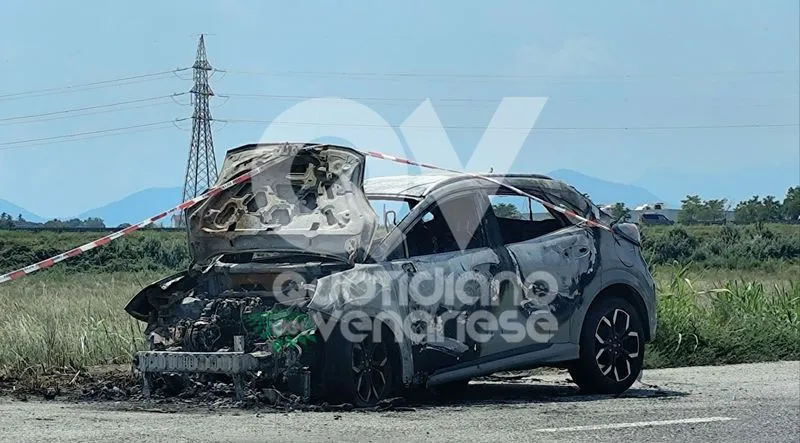 INCENDIO FRA DRUENTO E PIANEZZA - Auto in fiamme mentre è in marcia lungo via Cassagna