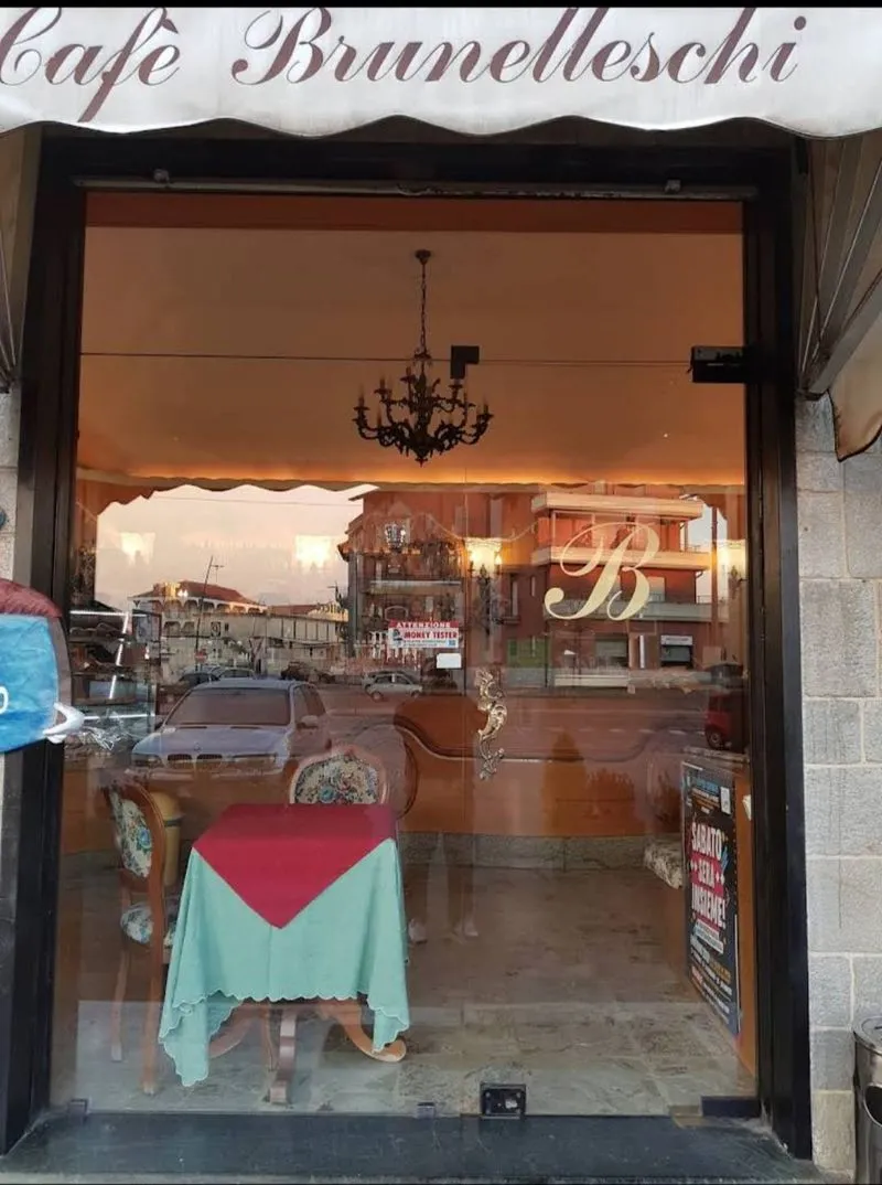 DRUENTO - Dopo 35 anni chiude il «Cafè Brunelleschi»: il saluto di Marco Tota e Mihaela Gabor - FOTO