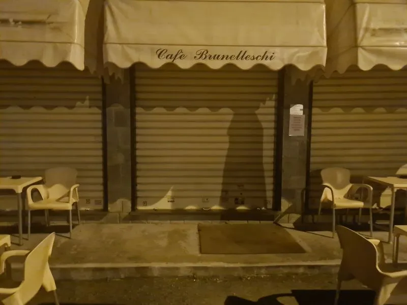 DRUENTO - Dopo 35 anni chiude il «Cafè Brunelleschi»: il saluto di Marco Tota e Mihaela Gabor - FOTO