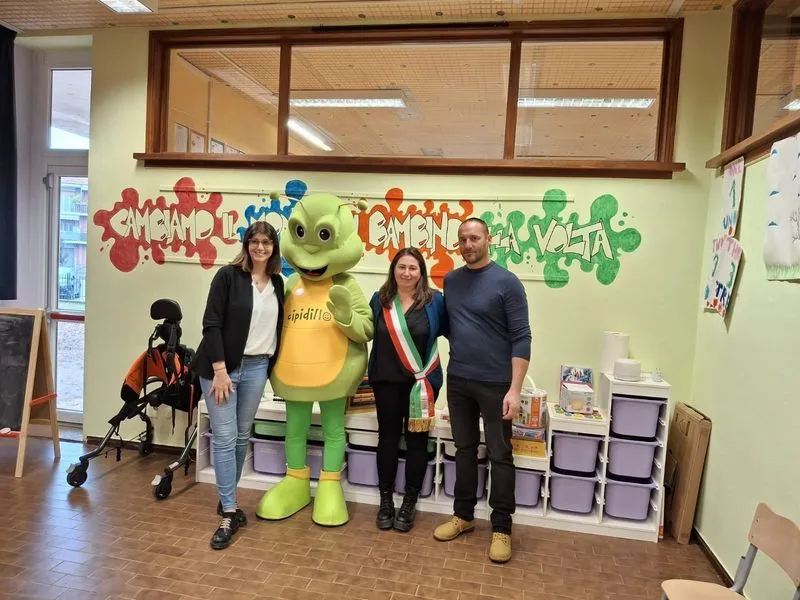 DRUENTO - Alla «Anna Frank» un nuovo albero per la «Giornata Internazionale delle Persone con Disabilità» - FOTO