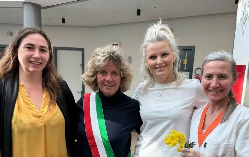 DRUENTO - «Giornata Internazionale della Donna»: l'omaggio di Palazzo Civico alla Rsa «Le Corti» - FOTO