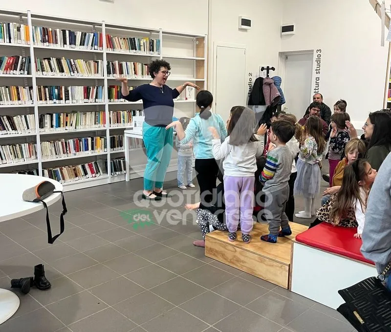 DRUENTO - Grande successo per «Mi fai una storia?»: bambini da ogni dove in Biblioteca - FOTO