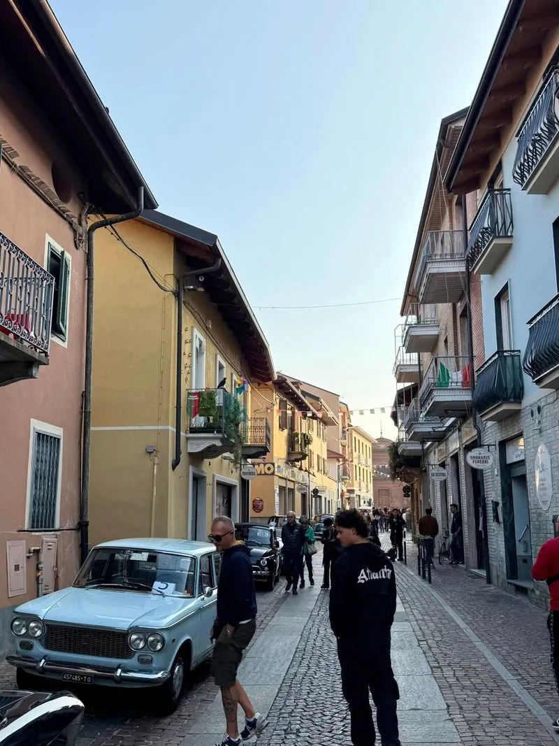DRUENTO - Successo per la terza edizione del «Raduno d’auto d’epoca» in centro storico - FOTO