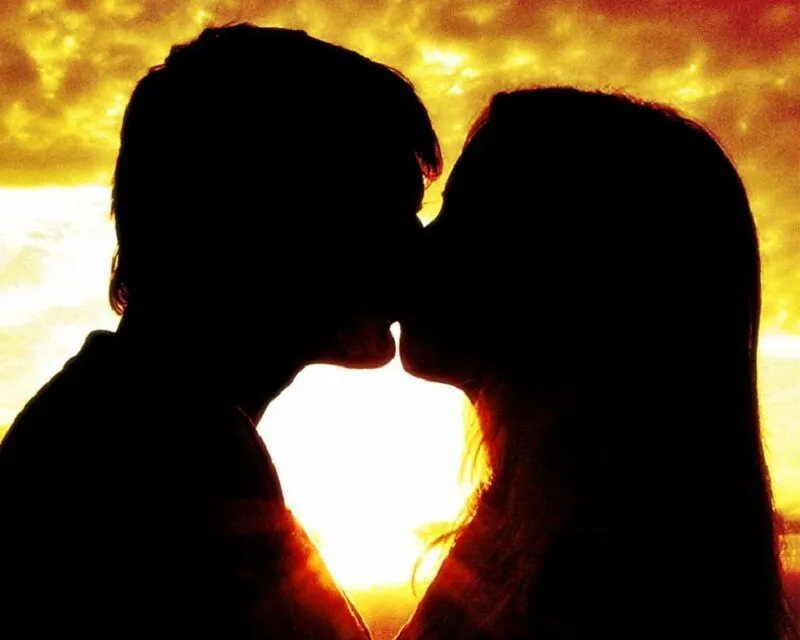 Dalla Mesopotamia a Instagram: la lunga storia del gesto più romantico del mondo