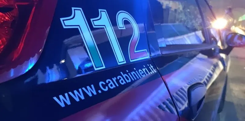 FELETTO - Cocaina e hashish, 50enne arrestato dai carabinieri: il figlio si lancia dal balcone di casa per tentare la fuga