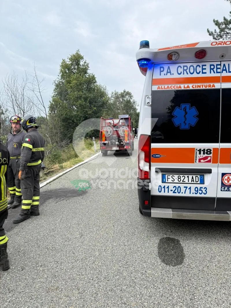 INCIDENTE A LANZO - Auto finisce nella scarpata e s'incendia: 71enne di FIANO in gravi condizioni - FOTO