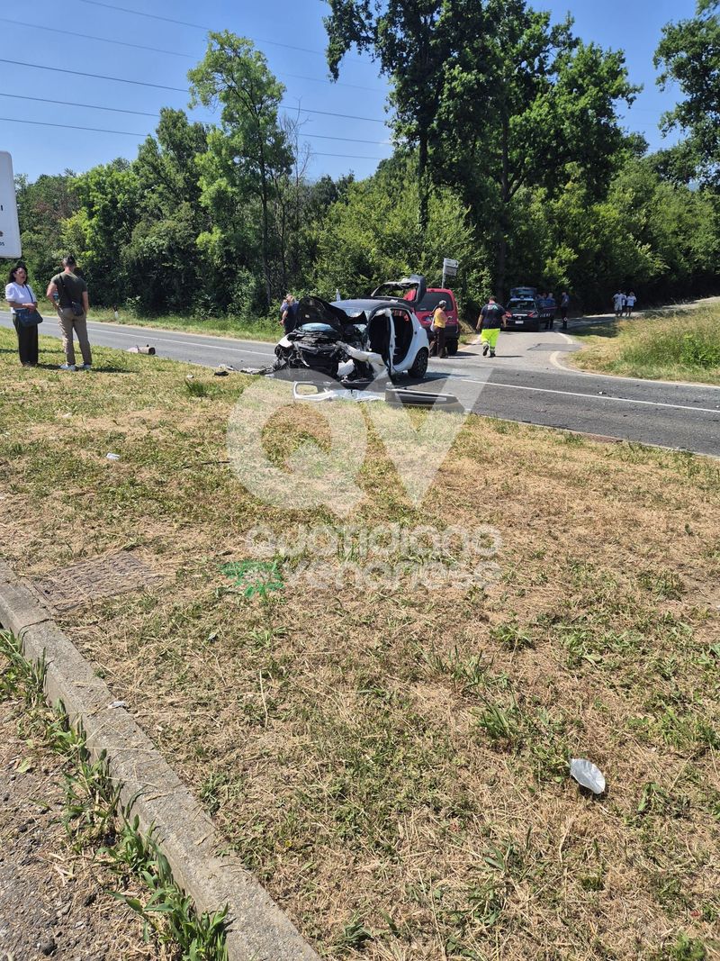 INCIDENTE A GIVOLETTO - Scontro fra due auto in via Torino: sei persone ferite, due in modo serio