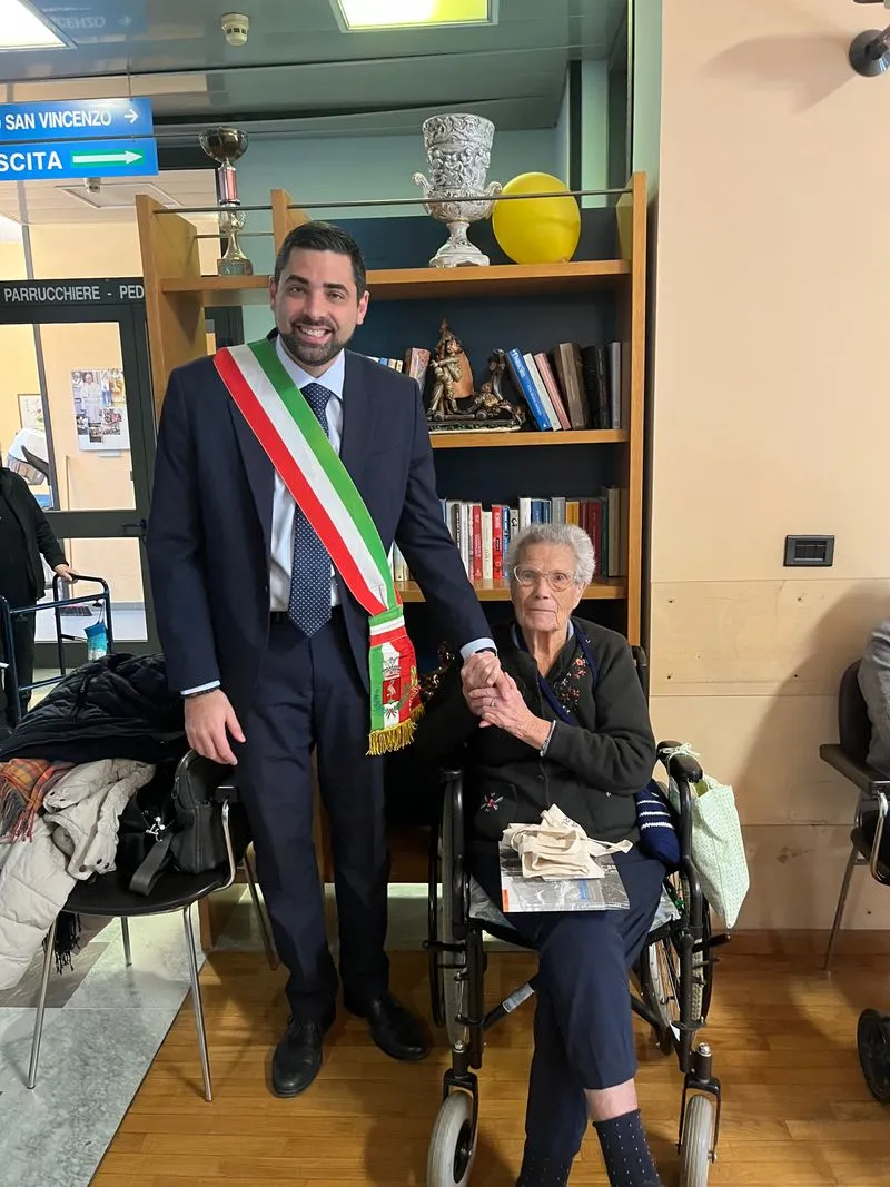 GRUGLIASCO - Festa alla Rsa «Casa San Giuseppe» per i 100 anni di nonna Giovannina