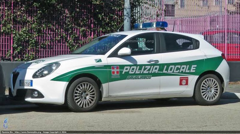 GRUGLIASCO - Litiga per la gestione di un cane e lo aggredisce con un cacciavite