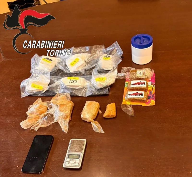 GRUGLIASCO - Più di un chilo di droga fra cocaina e hashish: 24enne arrestato dai carabinieri