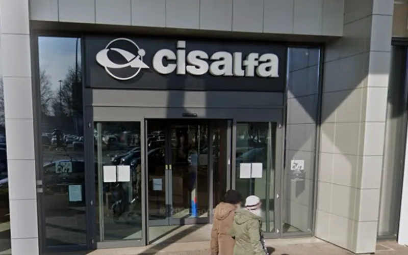 GRUGLIASCO - Ladri da «Cisalfa»: entrano dal tetto e rubano la cassaforte con 20mila euro