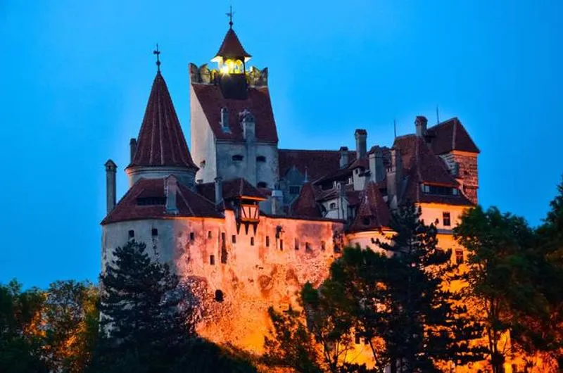 Halloween tra festival e antichi castelli: le migliori mete europee per una mini vacanza da brividi