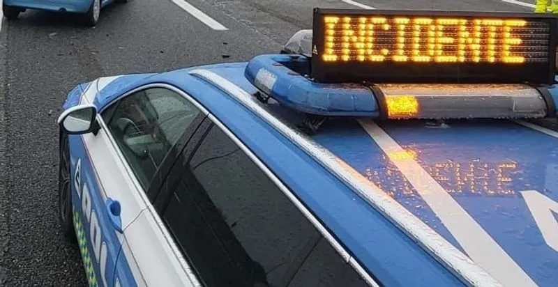 INCIDENTE IN TANGENZIALE - Tamponamento tra quattro mezzi verso il Raccordo: un ferito. Chiuso lo svincolo