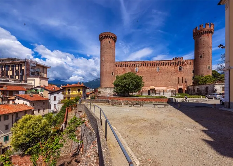 IVREA - Riprendono le visite guidate al castello