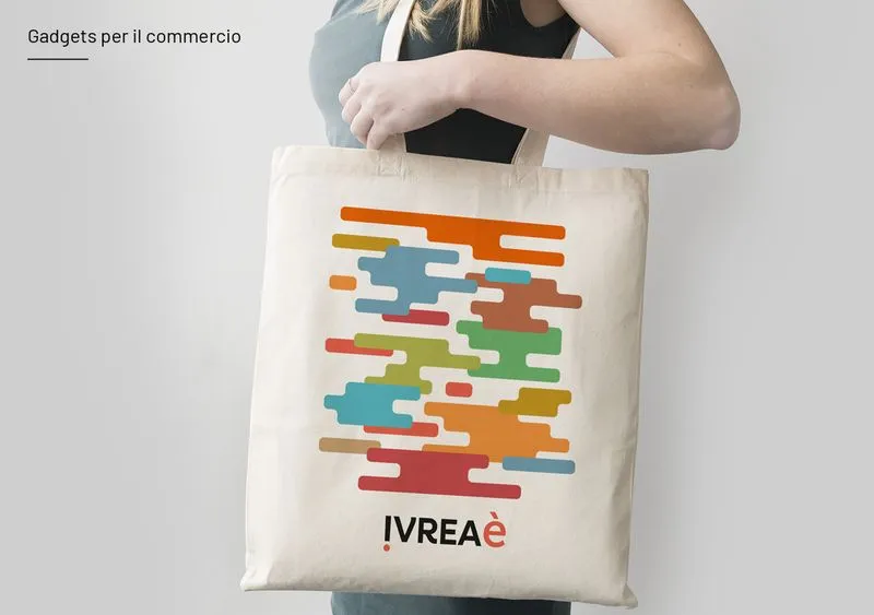 IVREA - «Ivrea è»: una identità visiva che racconta la stratificazione della città - FOTO