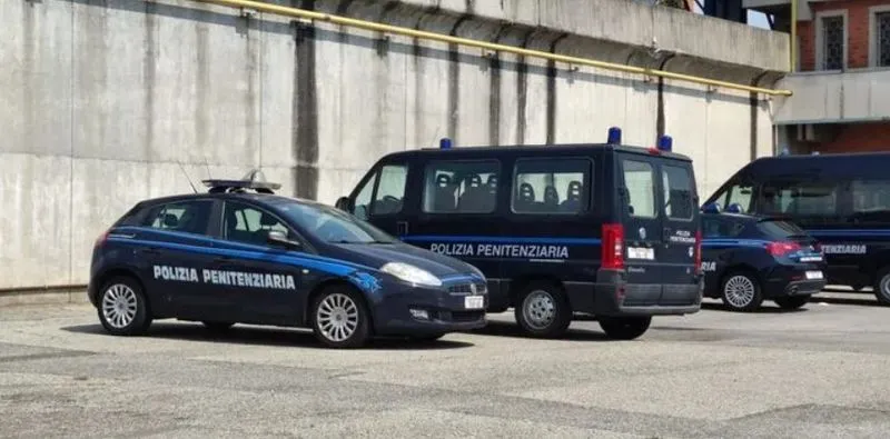 IVREA - Detenuto tenta il suicidio in carcere, salvato dagli agenti di polizia penitenziaria