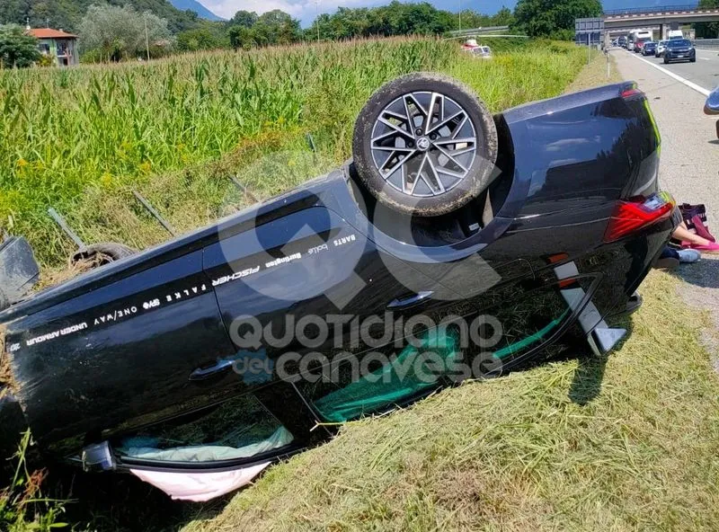 IVREA - Schianto sull'autostrada, coinvolta una Porsche: quattro persone ferite - FOTO