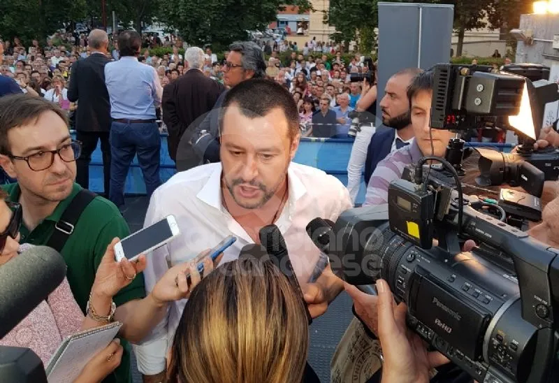 IVREA-SANTHIA' - Poliziotto spara e viene indagato per lesioni, Salvini: «Spero che l'indagine si risolva senza conseguenze»