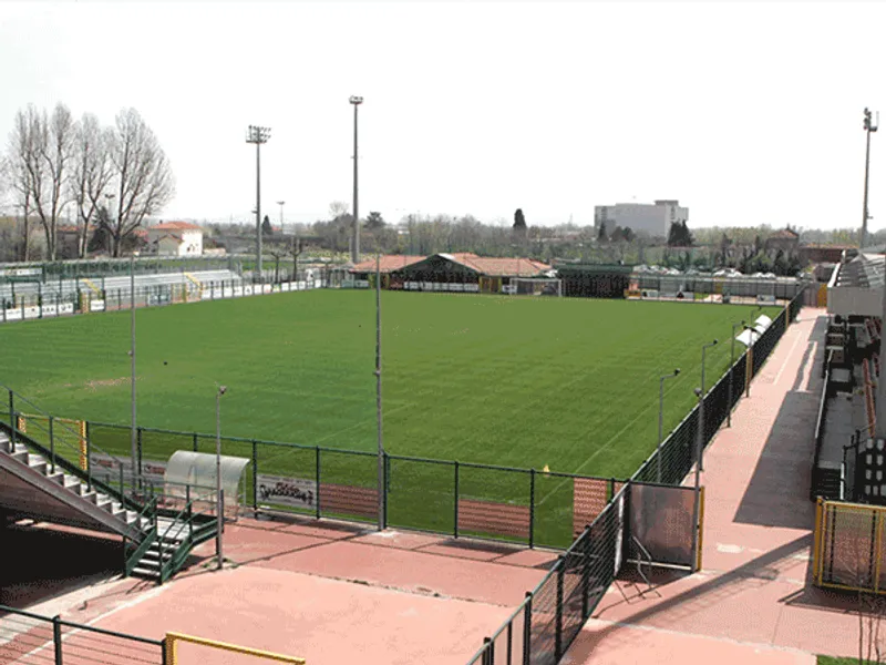 IVREA - Un gol per la ricerca sulla sindrome di Rett: la Nazionale Veterinari sfida al Pistoni le leggende orange