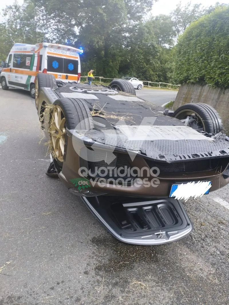 INCIDENTE A LA CASSA - Auto si ribalta: due persone ferite - FOTO