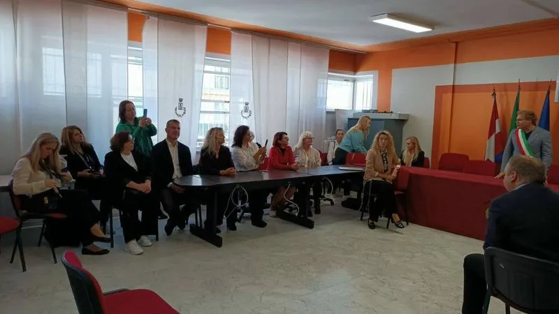 LA LOGGIA - Una delegazione proveniente dalla Lituania in visita in città - FOTO