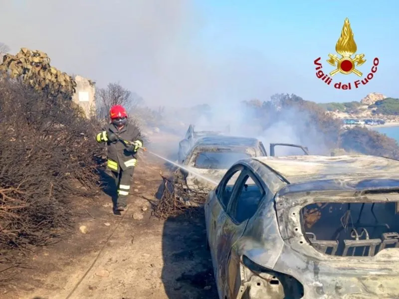 INCENDIO A VILLASIMIUS - Scampati al rogo quattro ragazzi di Moncalieri, Vinovo e La Loggia - FOTO