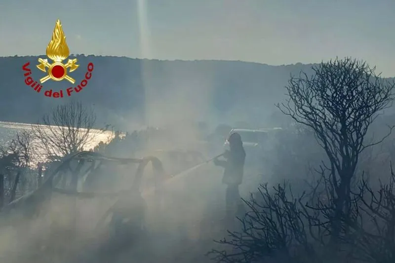 INCENDIO A VILLASIMIUS - Scampati al rogo quattro ragazzi di Moncalieri, Vinovo e La Loggia - FOTO