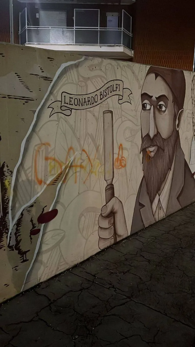 LA LOGGIA - I giovani vandali del murale della piazza si pentono e confessano al sindaco - FOTO