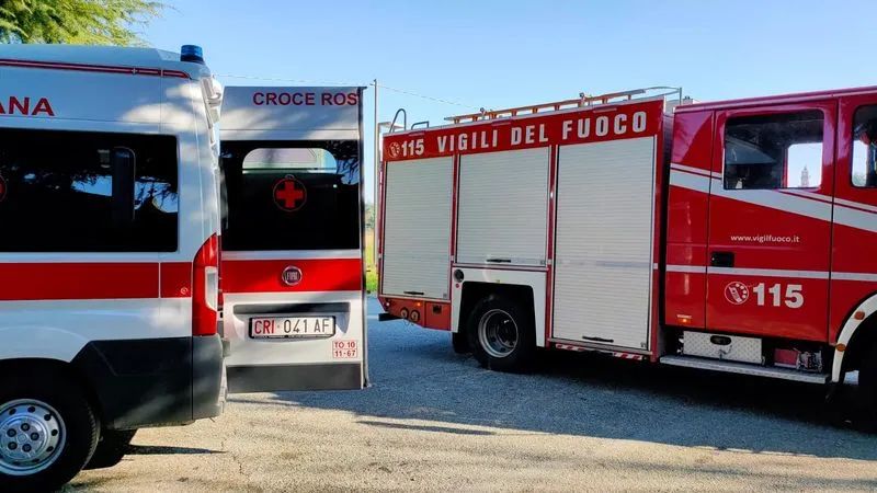LEINI - Auto a fuoco, un uomo gravemente ferito: trasportato d'urgenza in ospedale