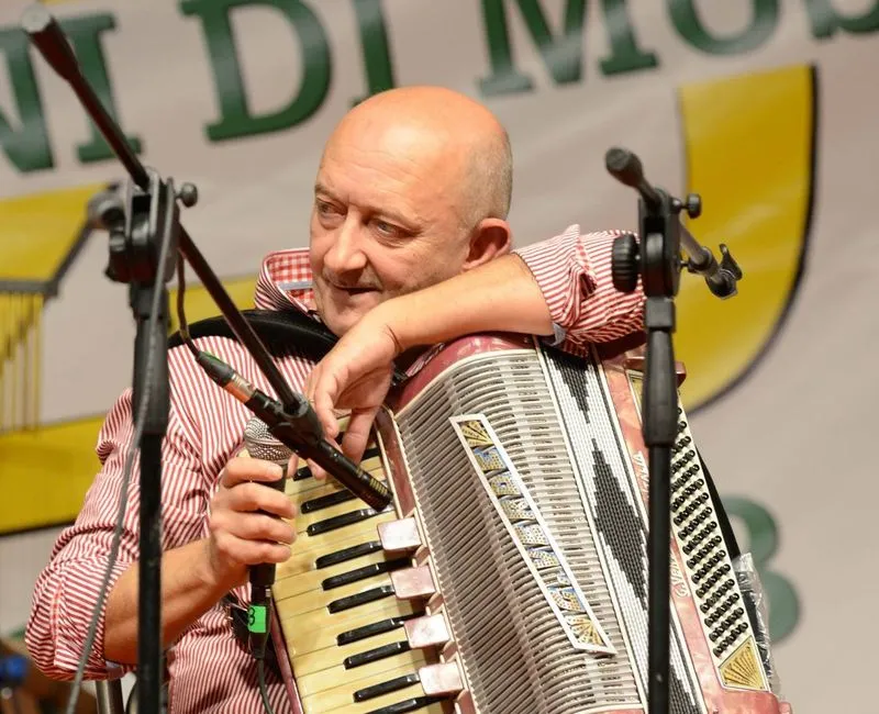 LEINI' - Una vita dedicata alla musica: addio a Maurizio Camoletto, fisarmonicista e artigiano dell'eccellenza