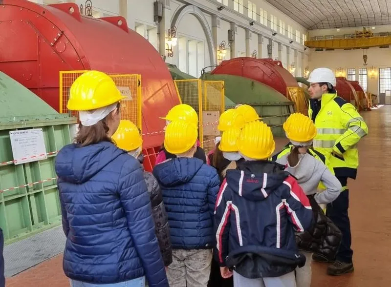LOCANA-CERESOLE - I bimbi delle scuole in visita alla centrale idroelettrica