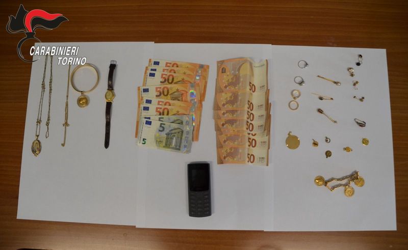 MAPPANO - «Suo figlio è malato. Servono i suoi ori»: nonnina investigatrice fa arrestare la truffatrice - FOTO
