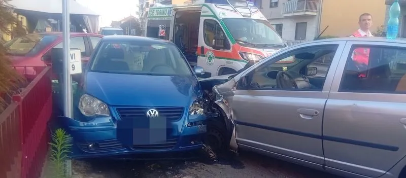 INCIDENTE A MAPPANO - Auto invade la corsia opposta e colpisce altre due vetture: un ferito - FOTO