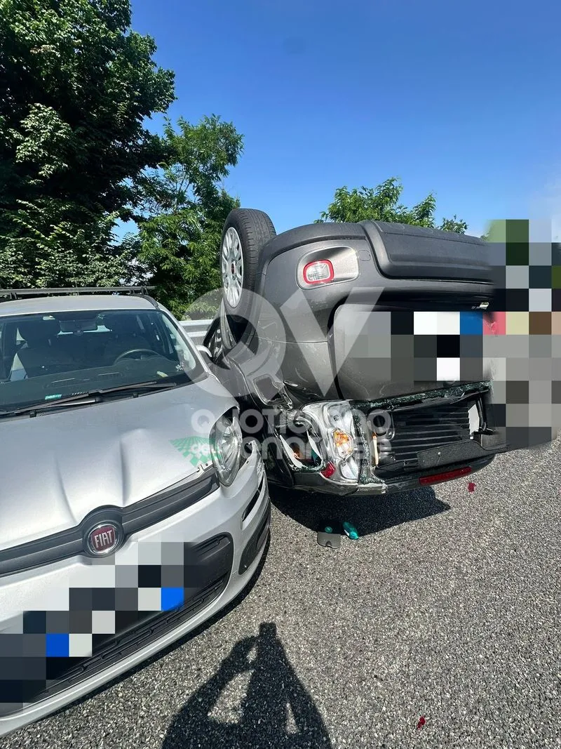 MAPPANO - INCIDENTE SULLA TORINO-CASELLE: Scontro fra più auto, due si ribaltano: quattro feriti - FOTO