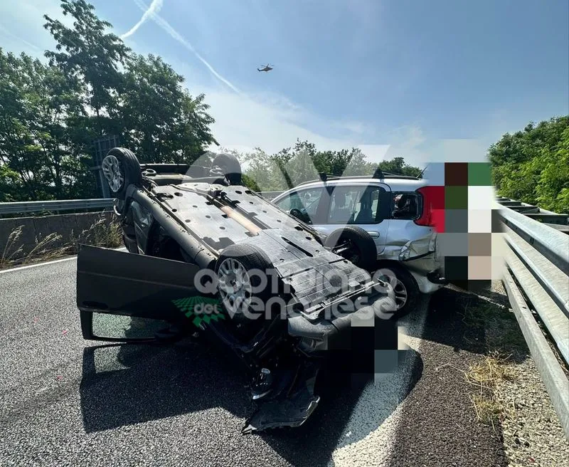 MAPPANO - INCIDENTE SULLA TORINO-CASELLE: Scontro fra più auto, due si ribaltano: quattro feriti - FOTO