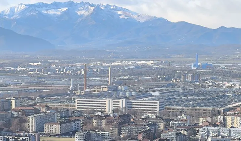 LAVORO A MIRAFIORI - Stellantis assume ma i giovani dicono «No» al turno di notte: coperti 120 posti su 440