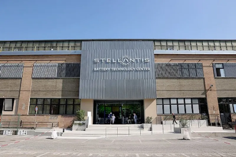 MIRAFIORI - Stellantis, Avs: «Bene le 400 assunzioni, ma si portino a Torino modelli mass market»