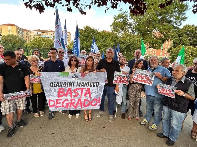 MIRAFIORI - Un flash mob contro spaccio e degrado ai giardini Maiocco - FOTO